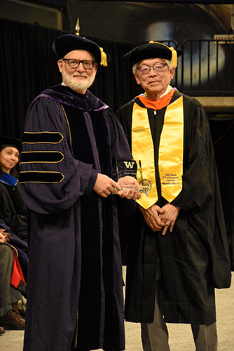 CEE Chair Bart Nijssen and CEE Distinguished Alumni Award winner Victor Yamada standing next to each other.