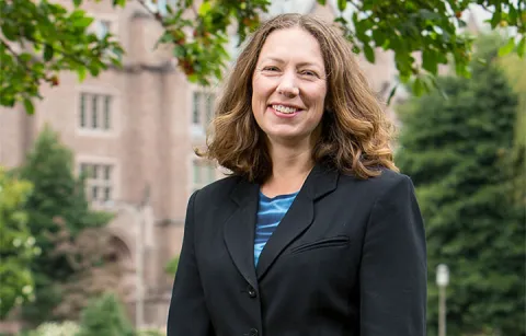 Headshot of Laura Lowes